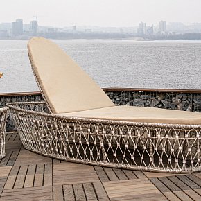 Пляжный садовый лежак из ротанга- Патриция