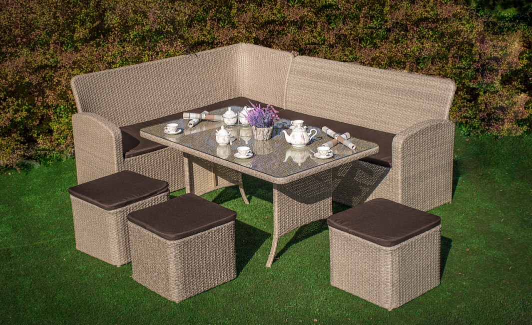 Почему стоит выбрать столы из искусственного ротанга для сада, дома или ресторана?