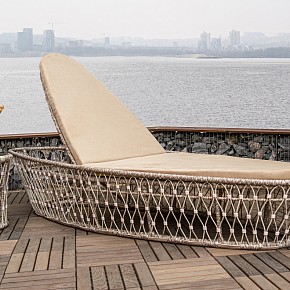 Пляжный садовый лежак из ротанга- Патриция