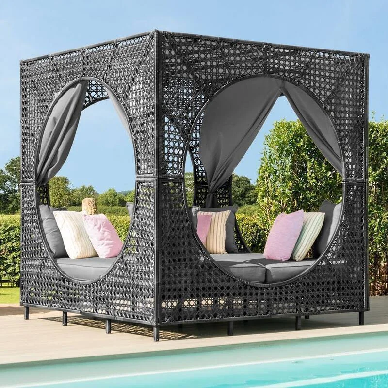 Любовь Тихомированың қынапшасының үлкен түсірілімі